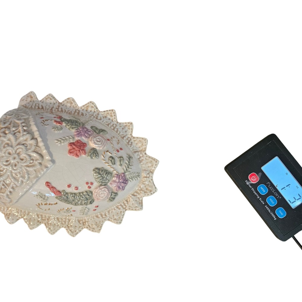 Vintage‎ Victorian Style Ceramic Floral Lace Wall Pocket Vase Ivory Pastel Heart - Picture 6 of 6